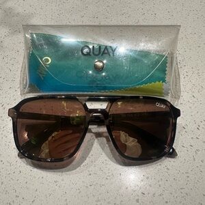 Quay ‘On The Fly’ 126 cheetah women’s sunglasses with gold reflective lens